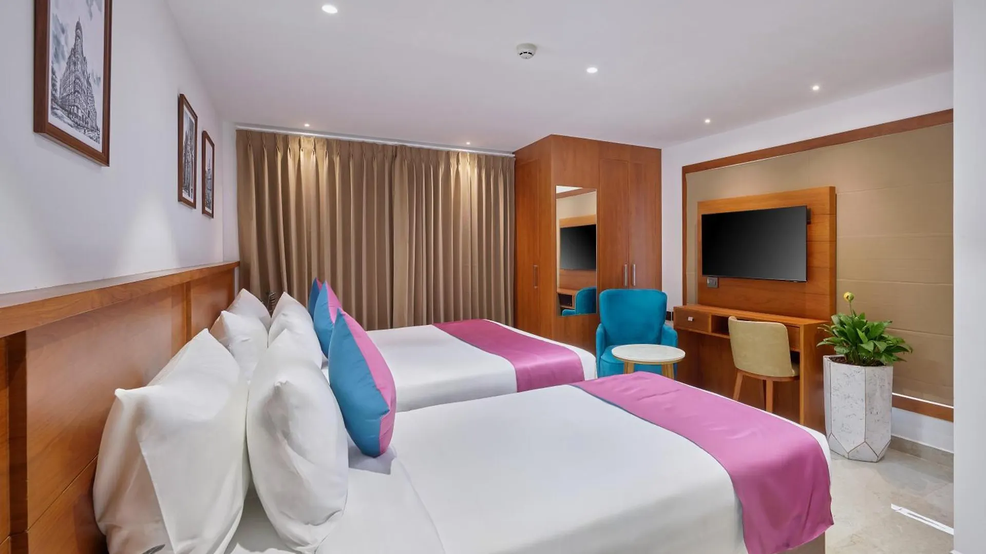 Q-White Crescent Hotel Kochi India
