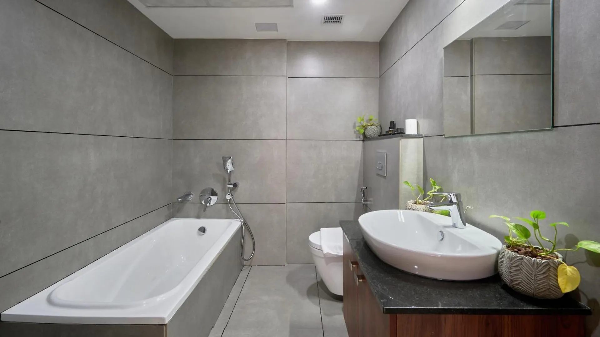 Q-White Crescent Hotel Kochi