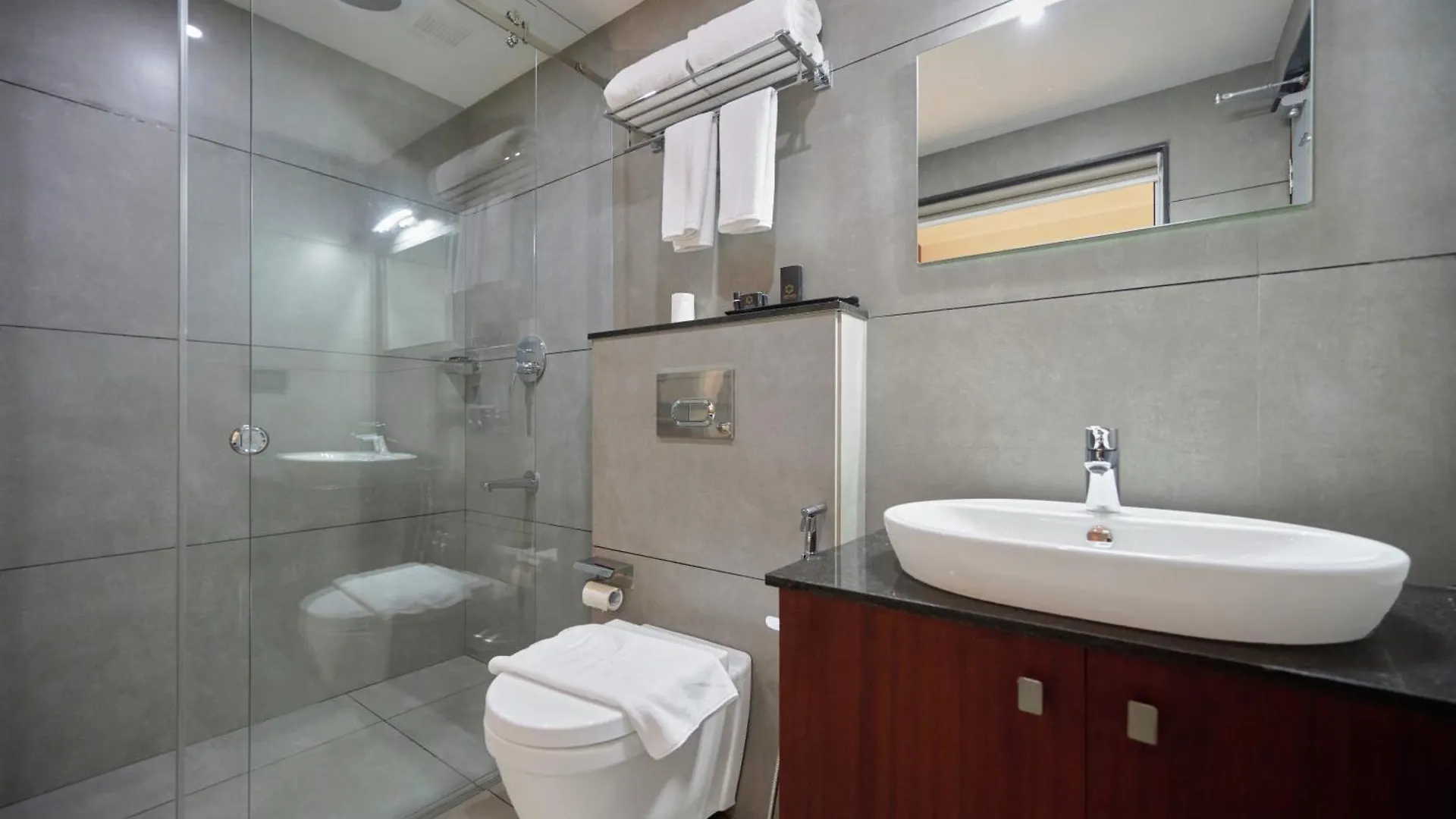 Q-White Crescent Hotel Kochi